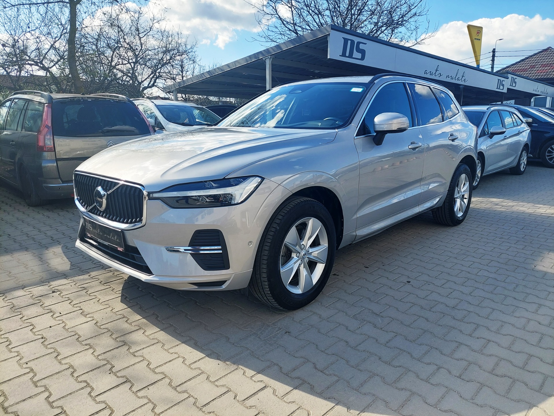 VOLVO XC60 – B4 Diesel MHEV AWD – Momentum PRO - 2021 - 92623km - 33.900€